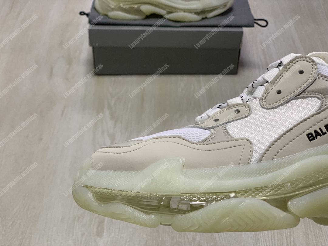 Ba*len*cia*ga triple s clear sole white