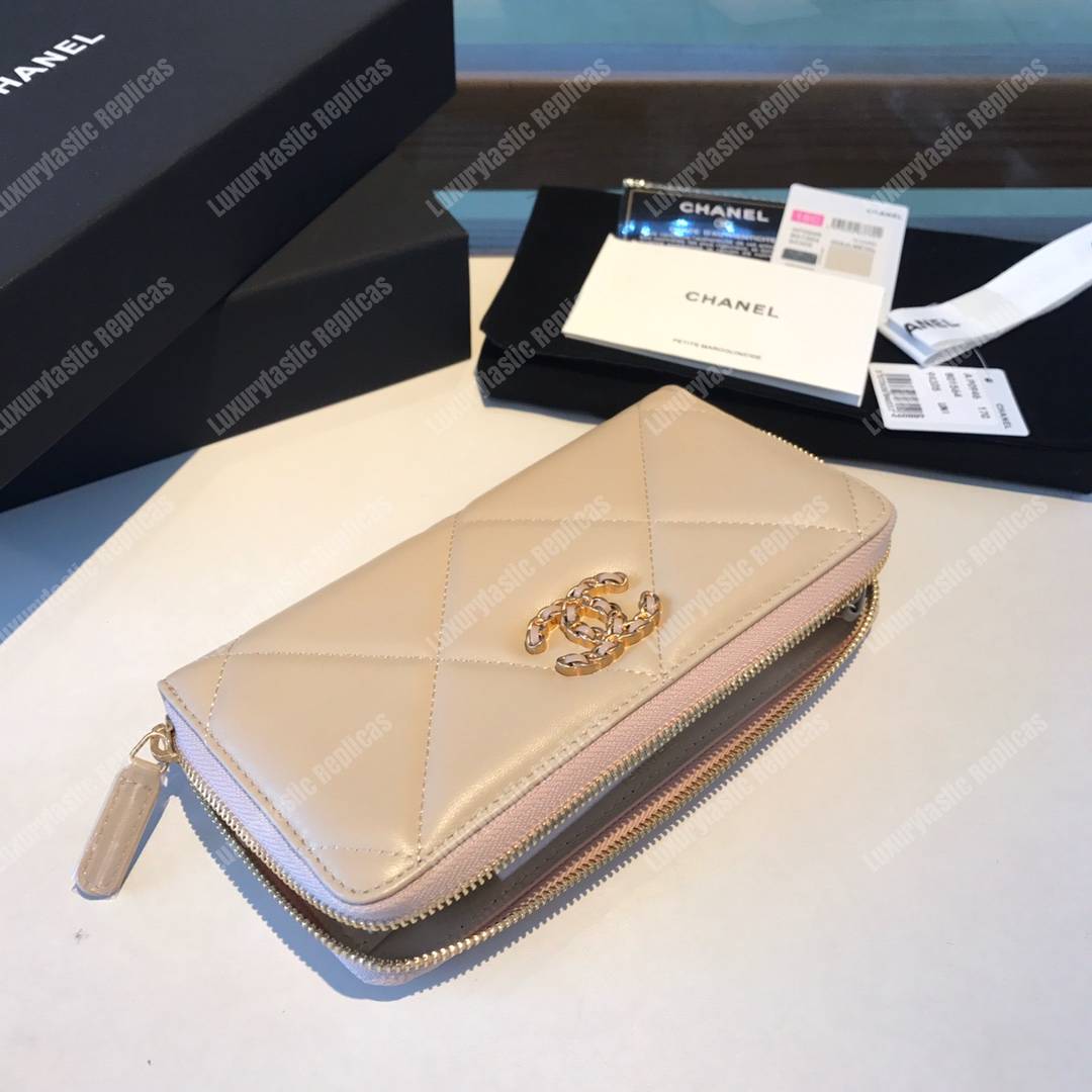 Ch*el 19 long zipped wallet light beige
