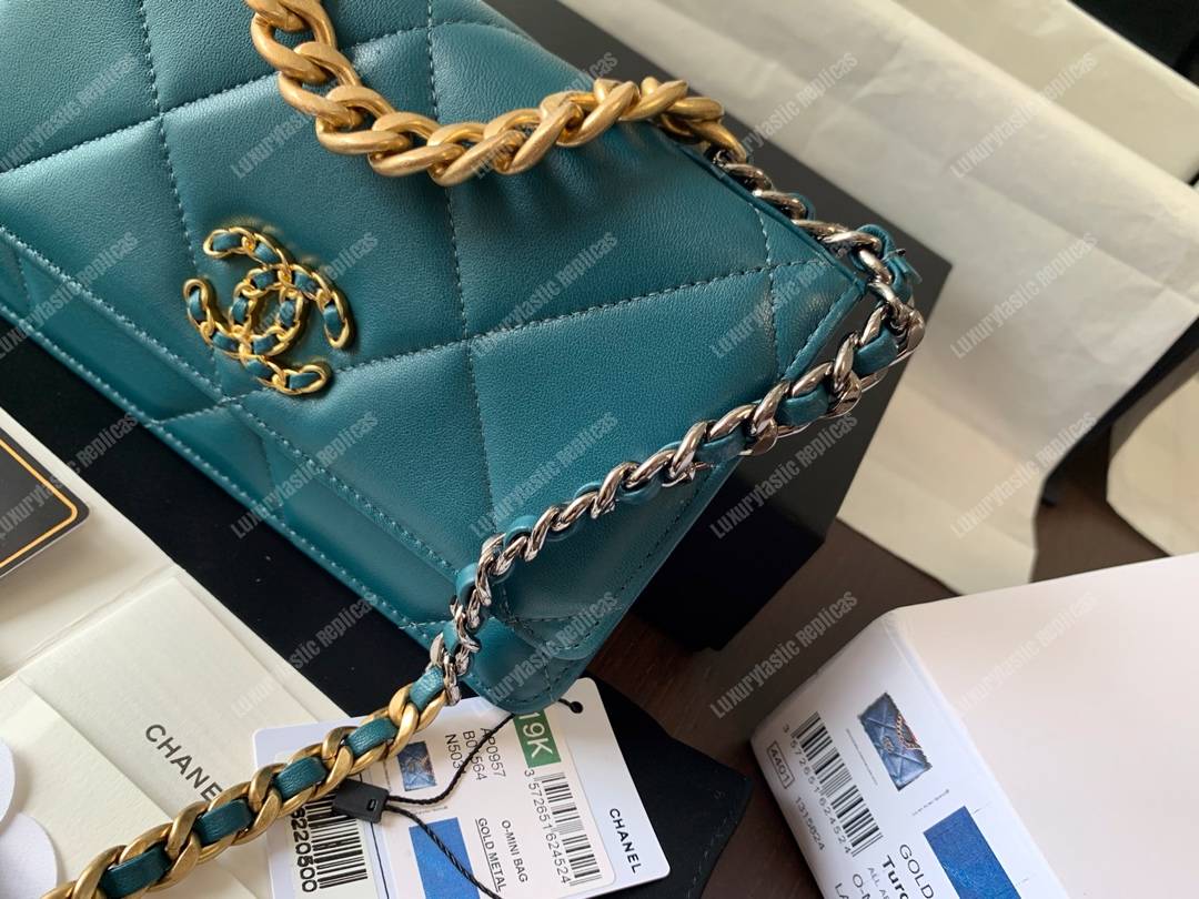 Ch*el 19 wallet on chain turquoise