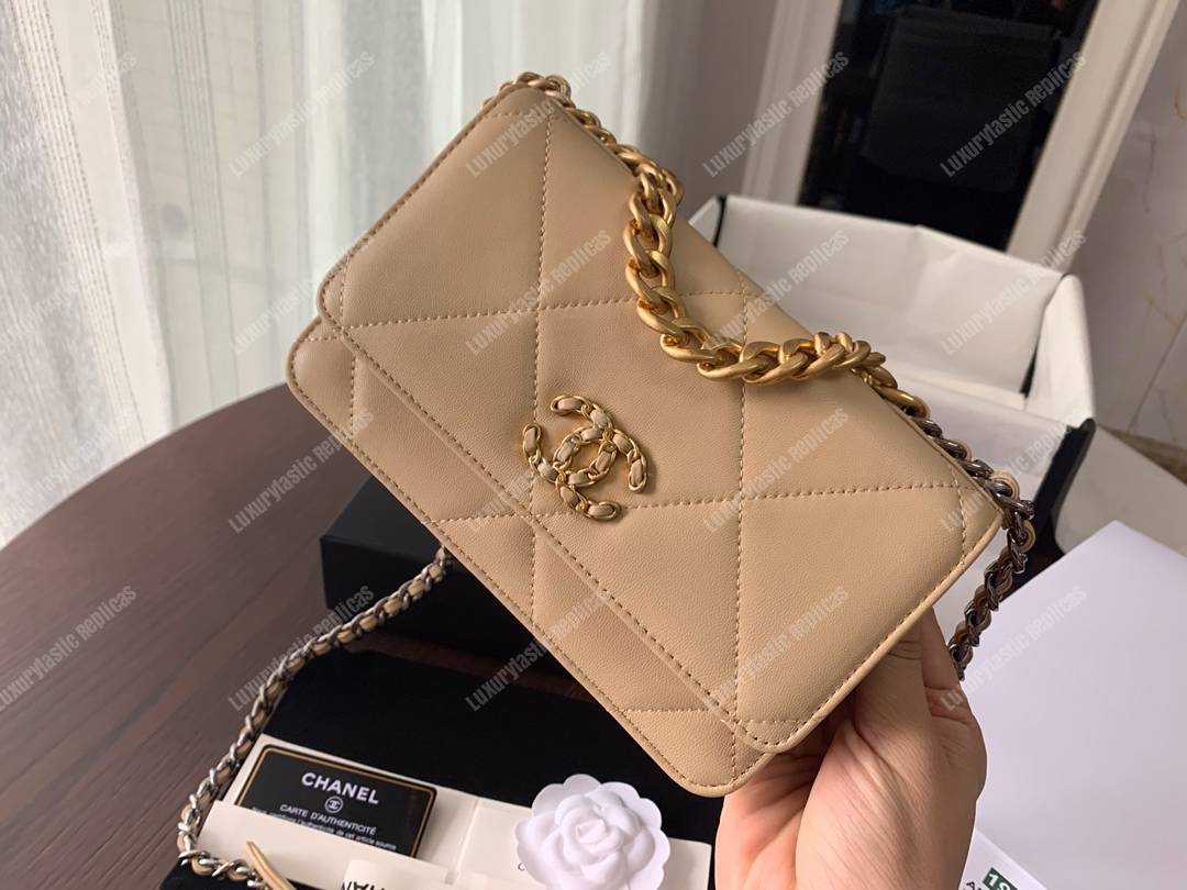 Ch*el 19 wallet on chain beige