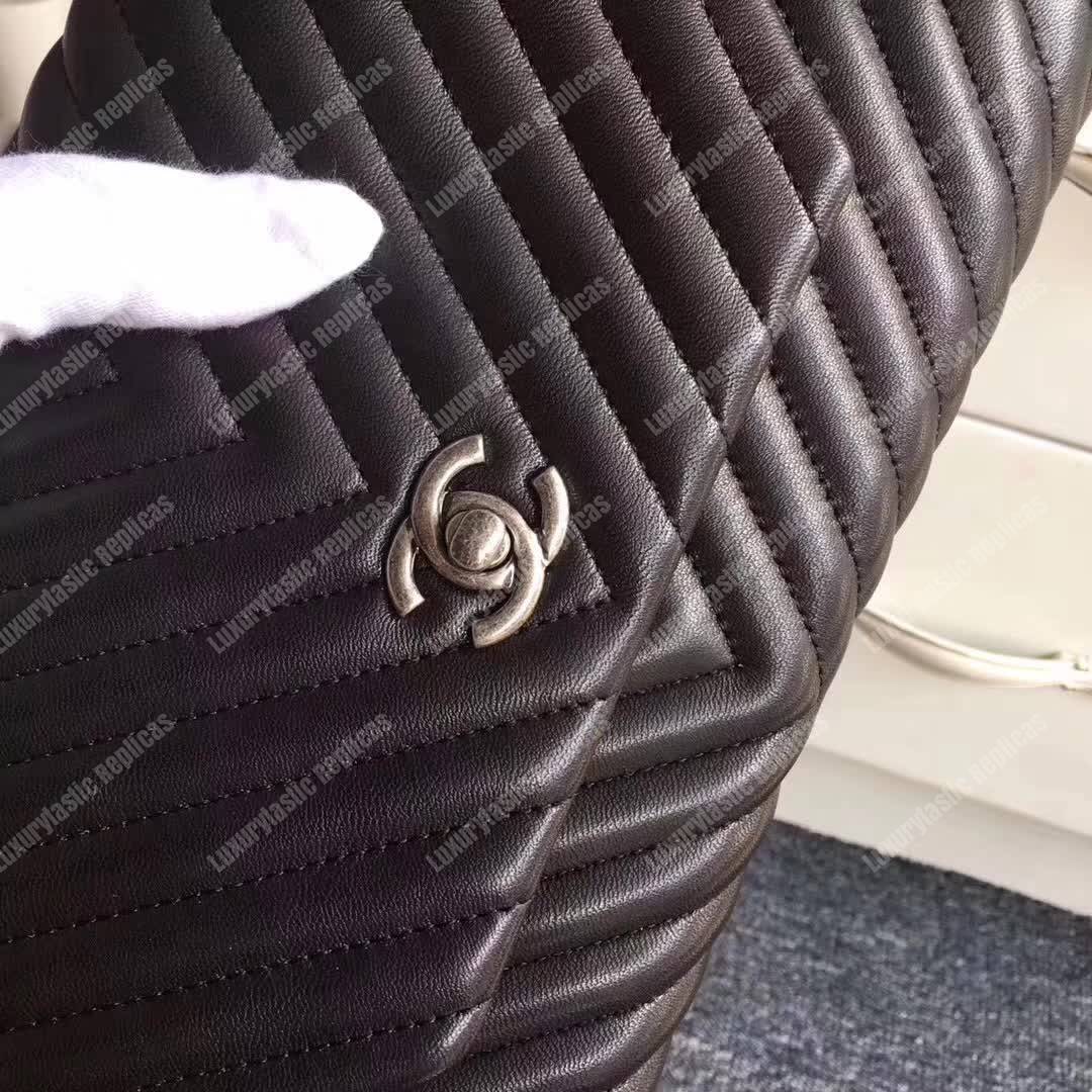 Ch*el reversed clutch black