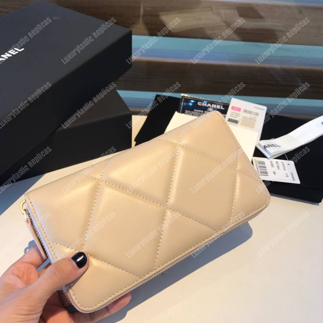 Ch*el 19 long zipped wallet light beige