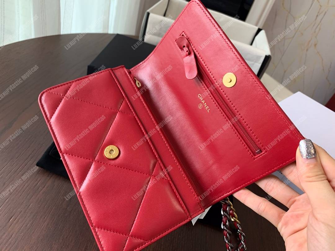 Ch*el 19 wallet on chain red