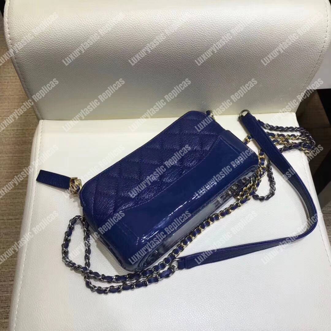 Ch*el clutch with chain blue