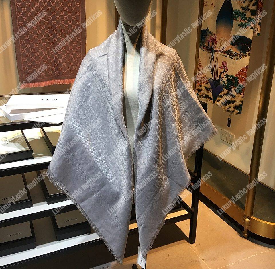 CD Oblique 140 Stole Grey