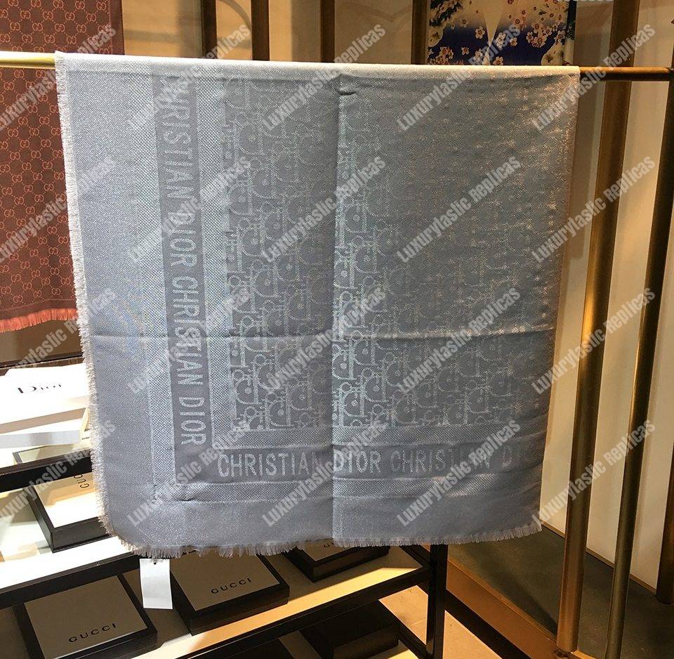 CD Oblique 140 Stole Grey