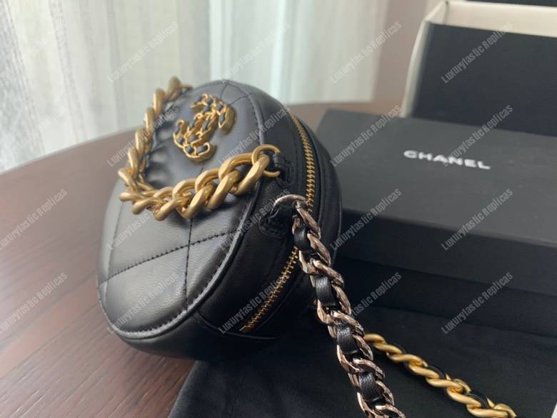 Ch*el 19 clutch with chain black