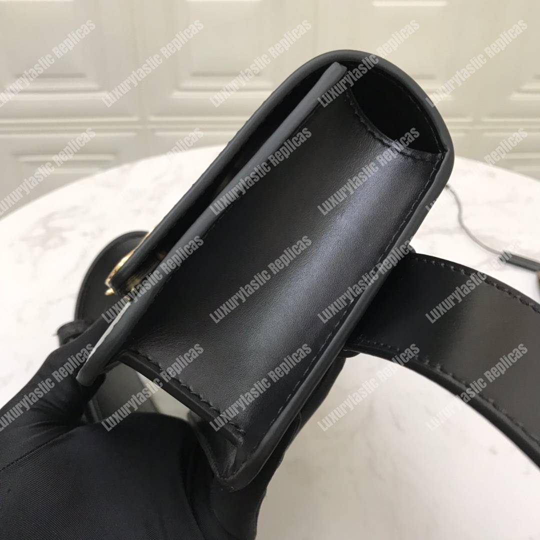 B**rry belted leather tb bag black