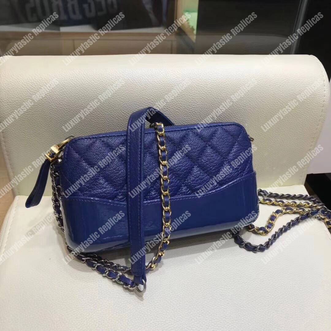 Ch*el clutch with chain blue