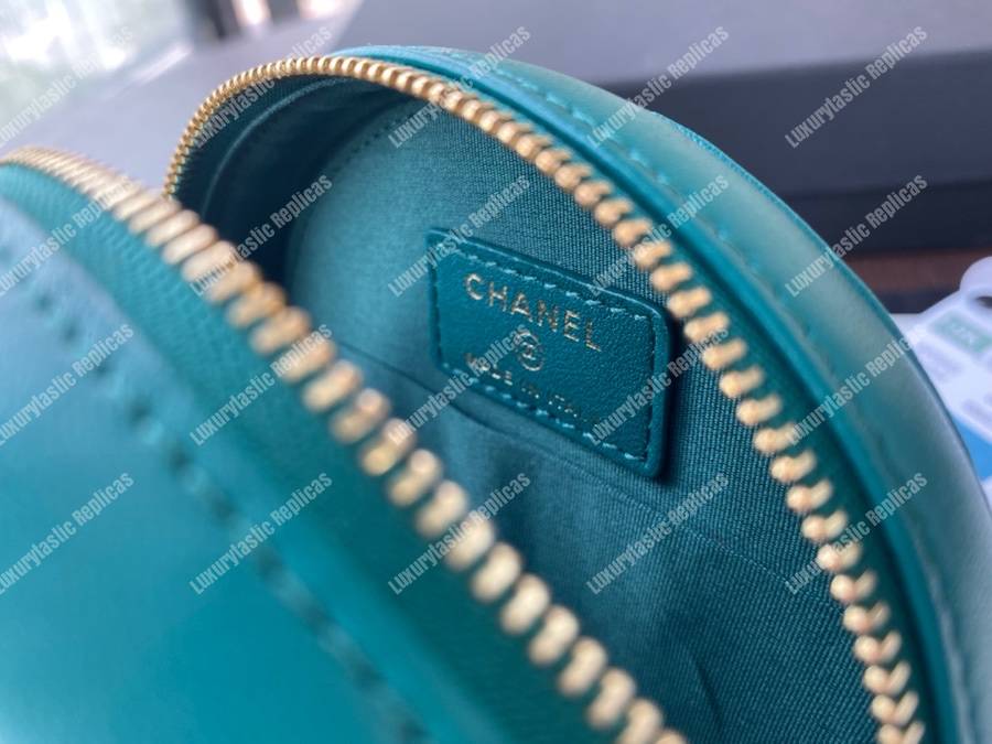 Ch*el 19 clutch with chain turquoise