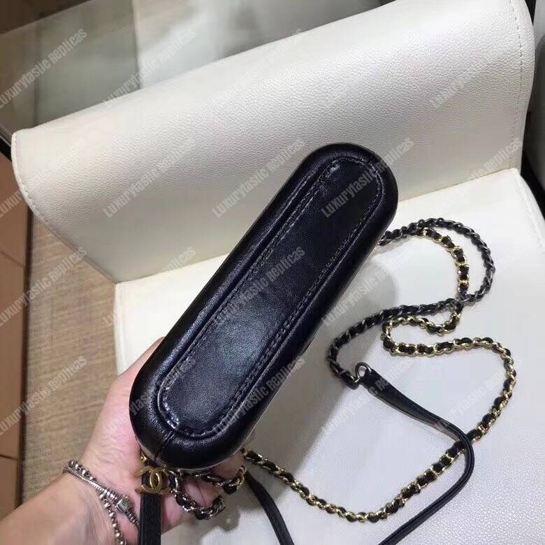 Ch*el clutch with chain white and black