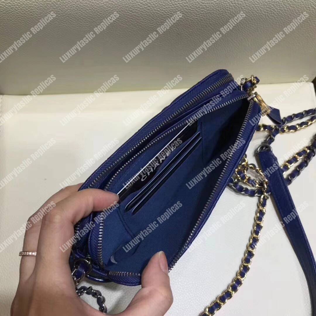 Ch*el clutch with chain blue