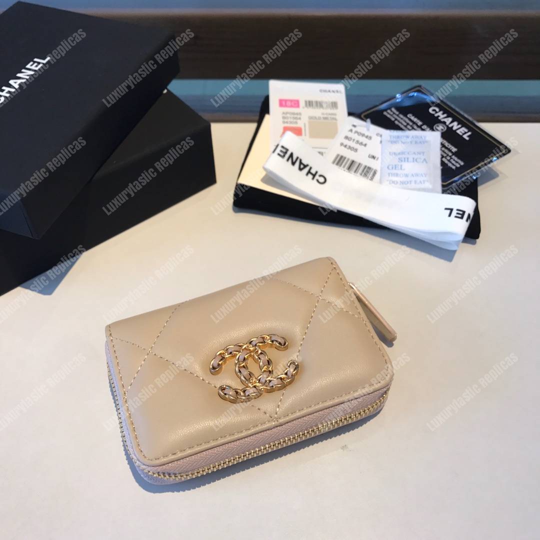 Ch*el 19 zipped coin purse light beige