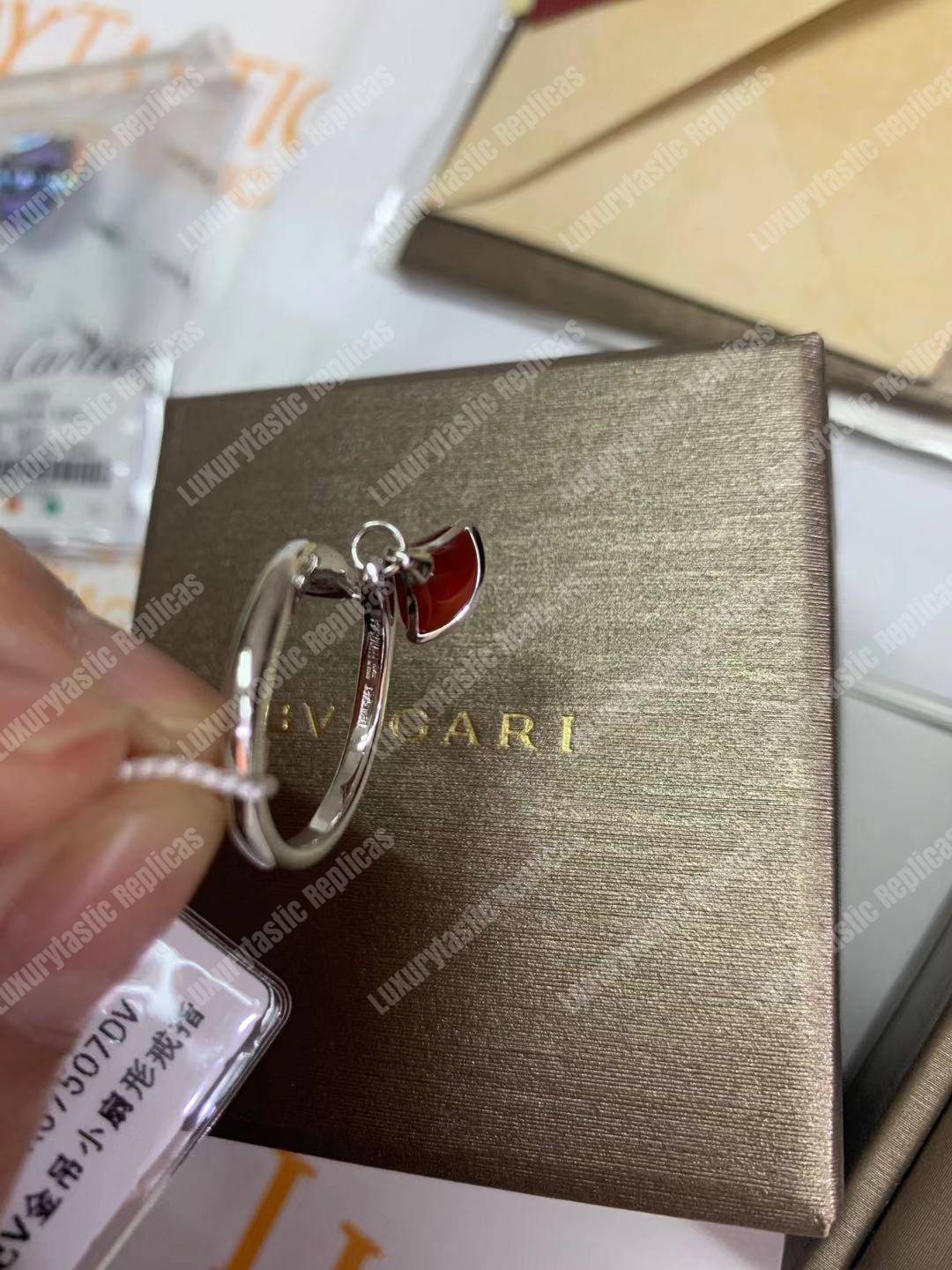 B*l*ai divas’ dream ring red