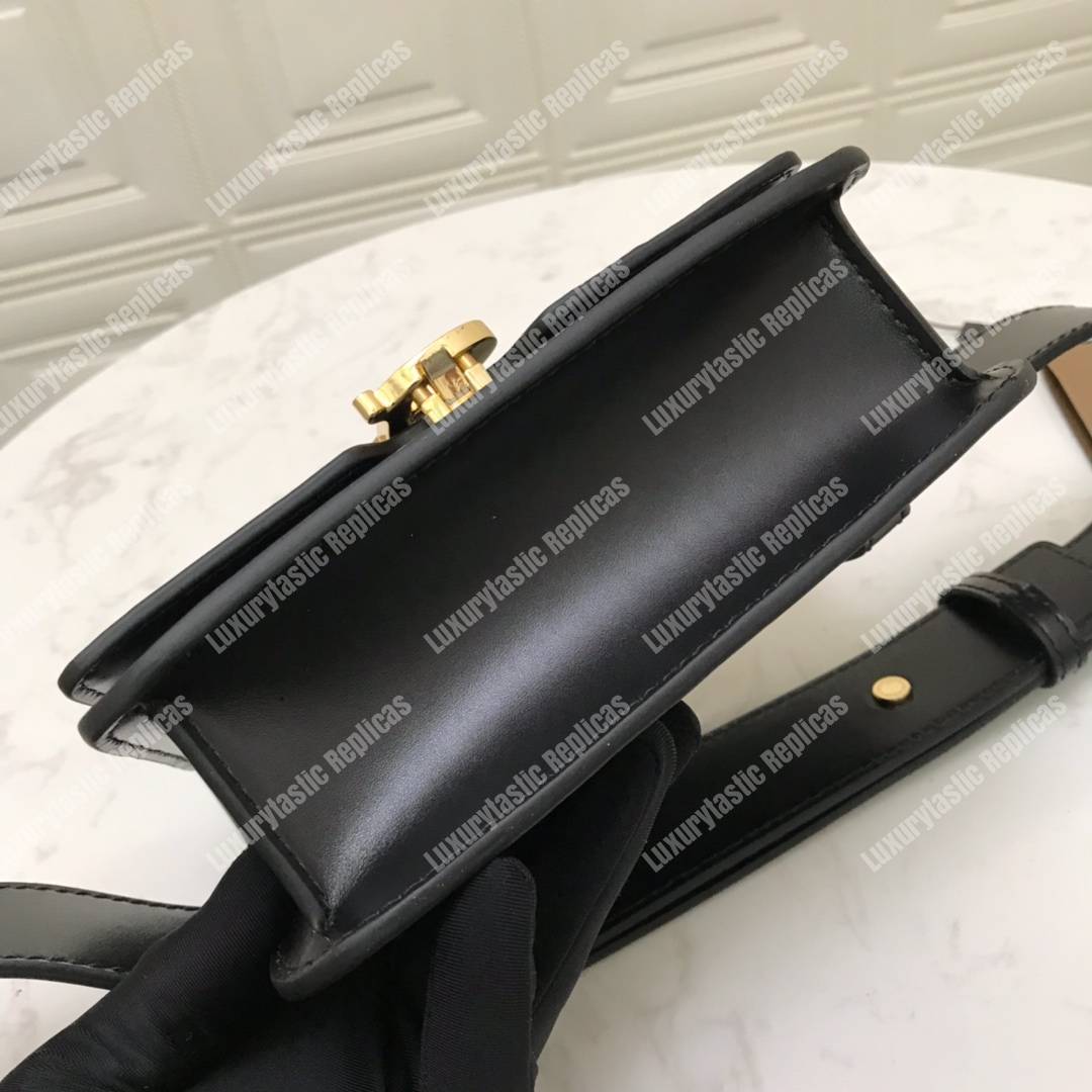 B**rry belted leather tb bag black