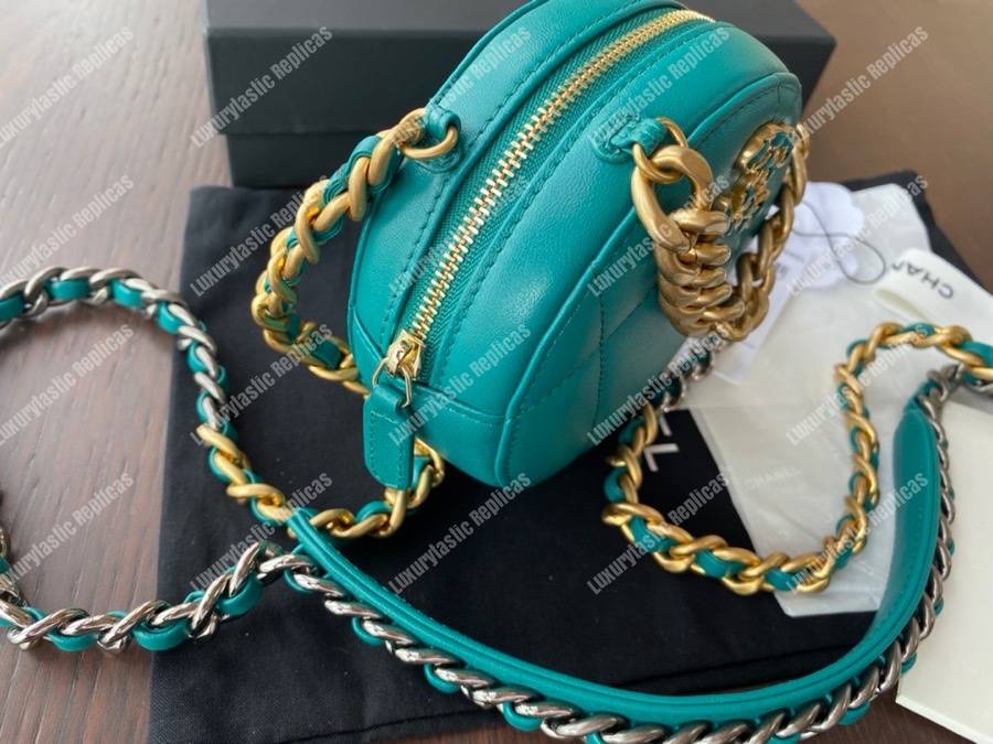 Ch*el 19 clutch with chain turquoise