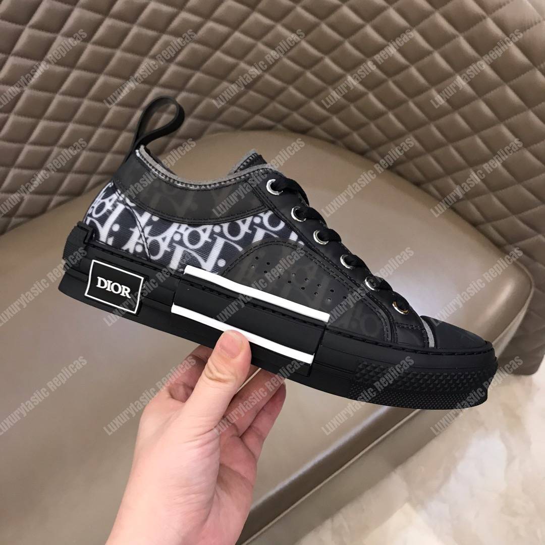 D*or “b23” low-top D*or oblique sneaker