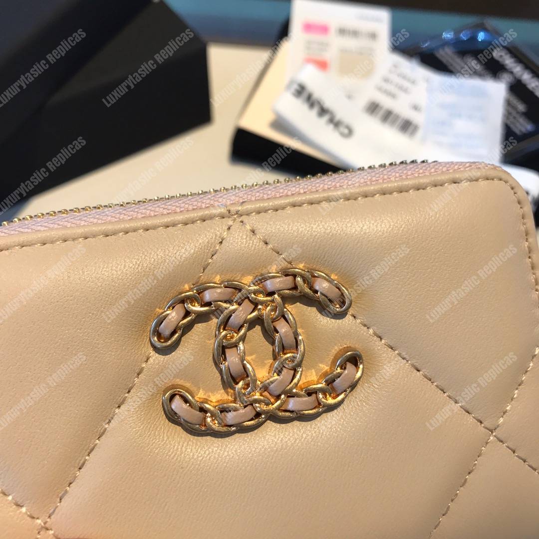 Ch*el 19 zipped coin purse light beige