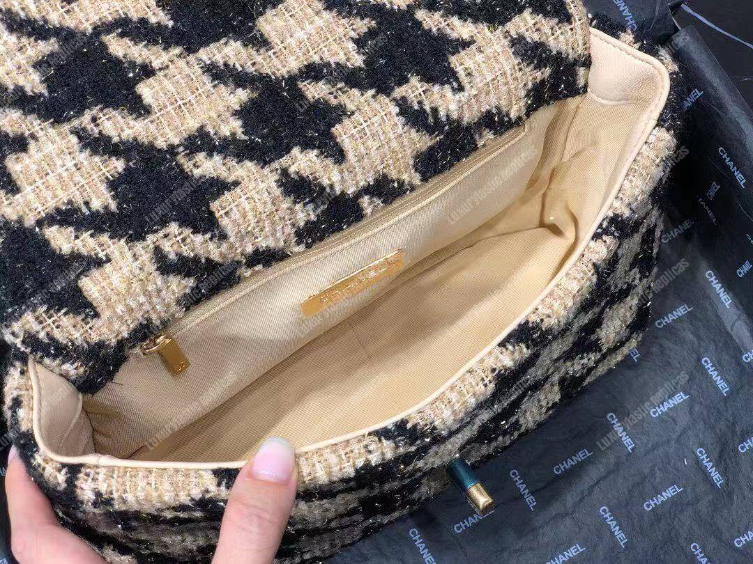 Ch*el 19 maxi flap bag tweed beige & black