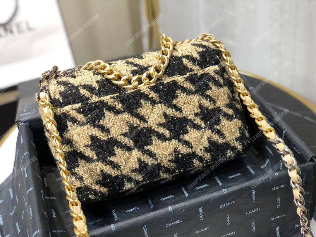 Ch*el 19 maxi flap bag tweed beige & black