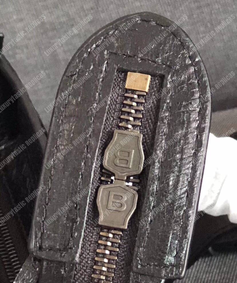Ba*len*cia*ga classic silver mini city bag black