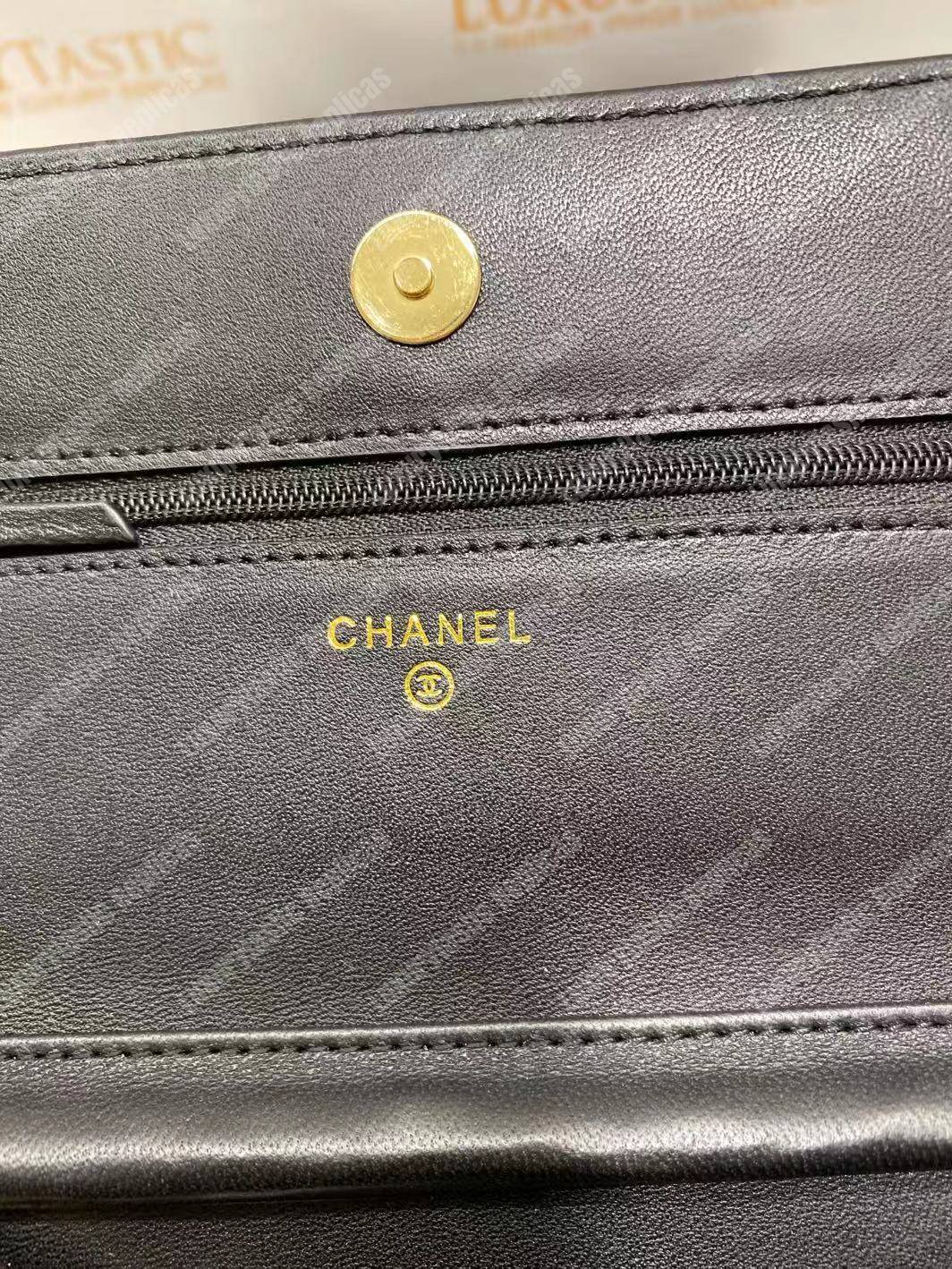 Ch*el wallet on chain lambskin