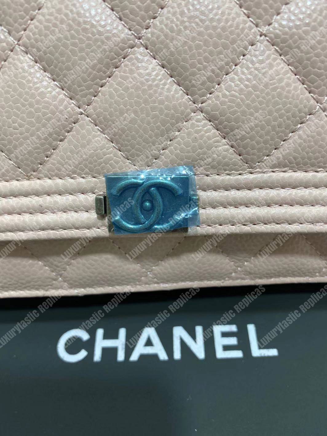 Ch*el le boy wallet on chain – woc light pink caviar silver-toned
