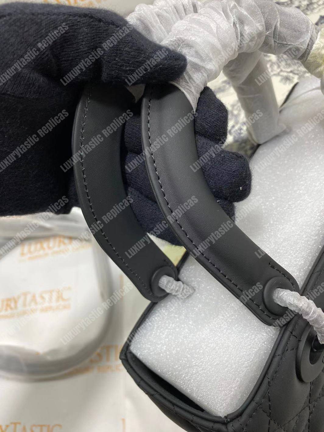 lady D*or ultra-matte medium bag black