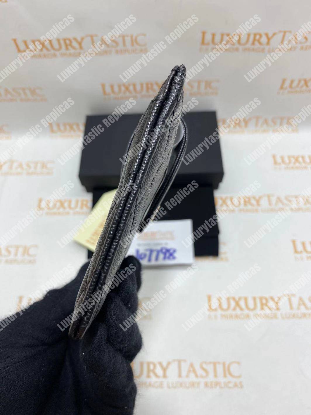 Ch*el classic pouch caviar leather black