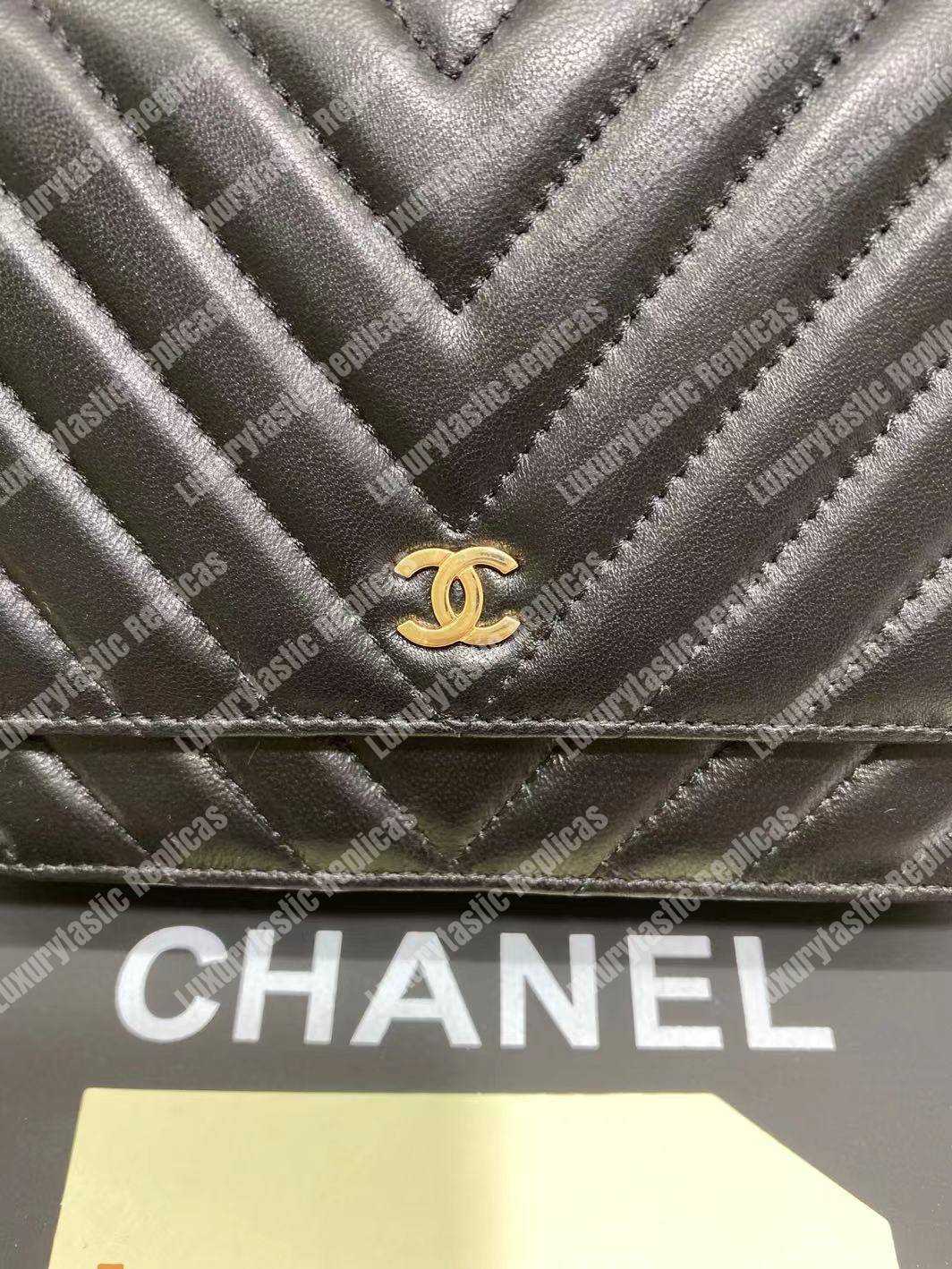 Ch*el wallet on chain – woc chevron lambskin black gold-toned