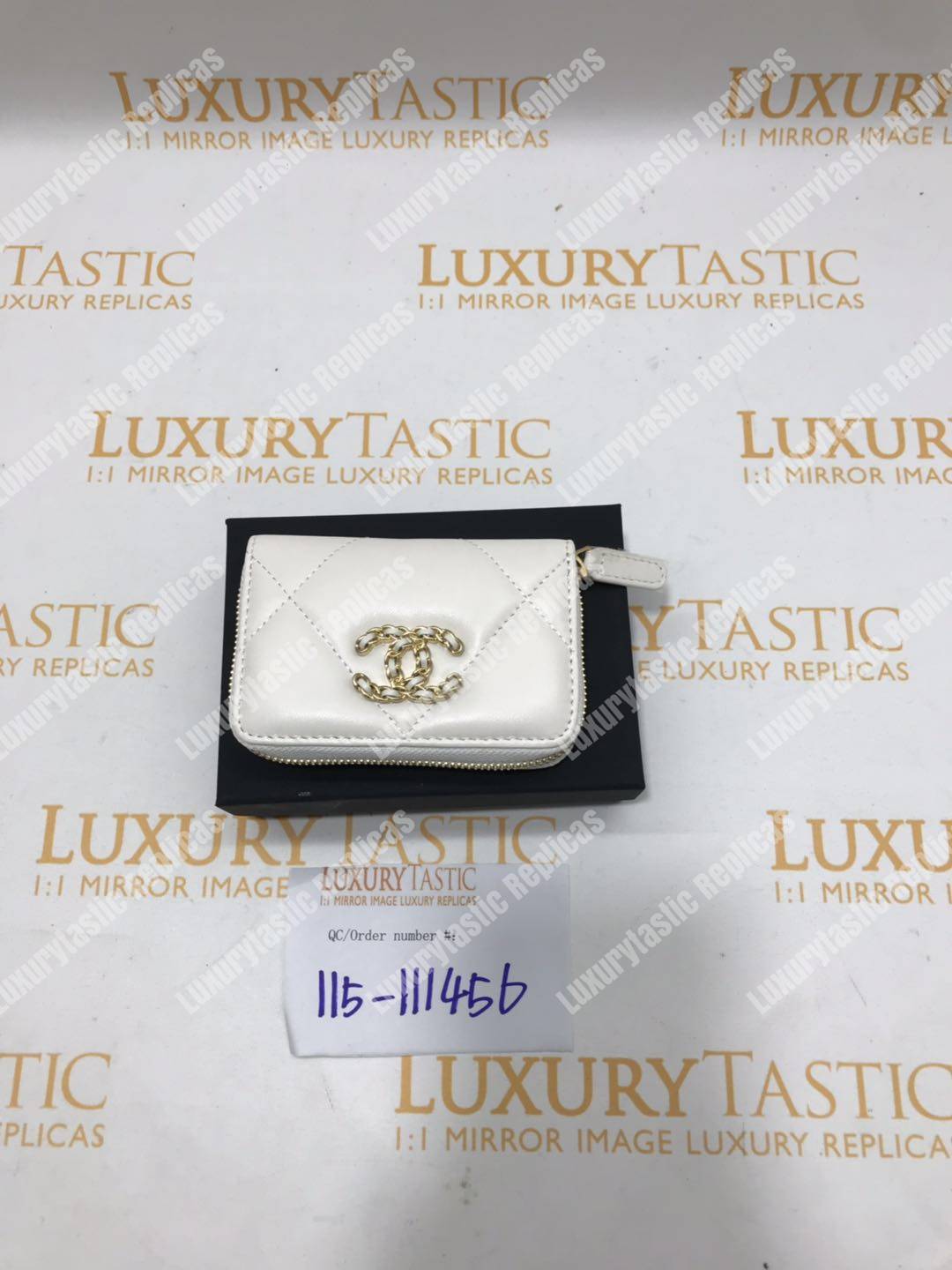 Ch*el 19 zipped coin purse white