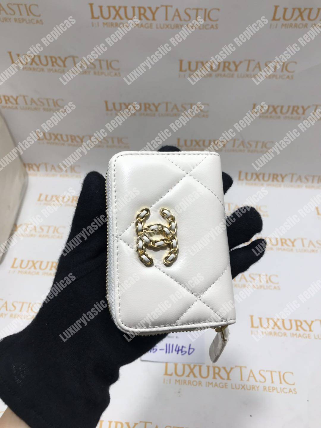 Ch*el 19 zipped coin purse white