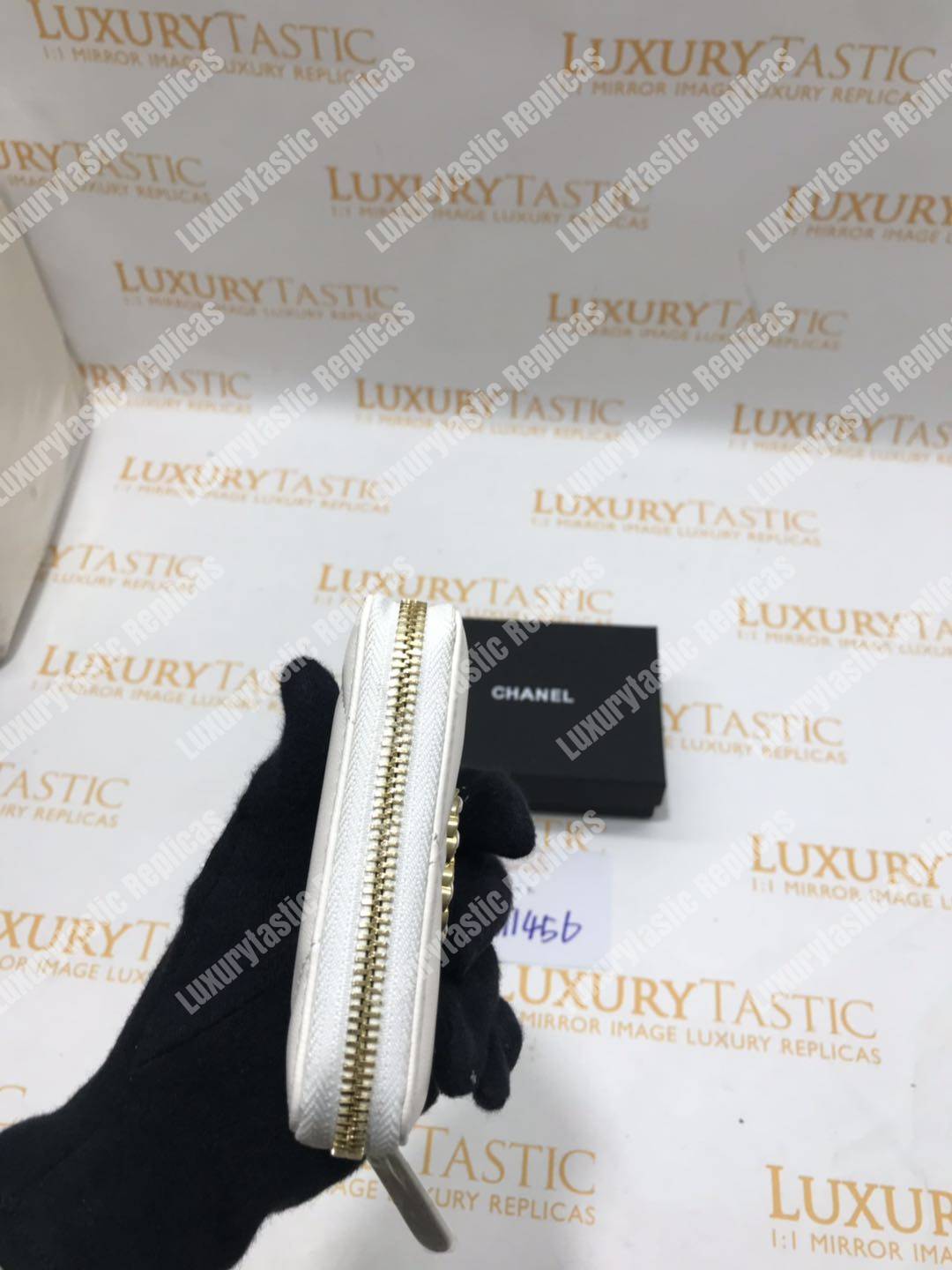 Ch*el 19 zipped coin purse white