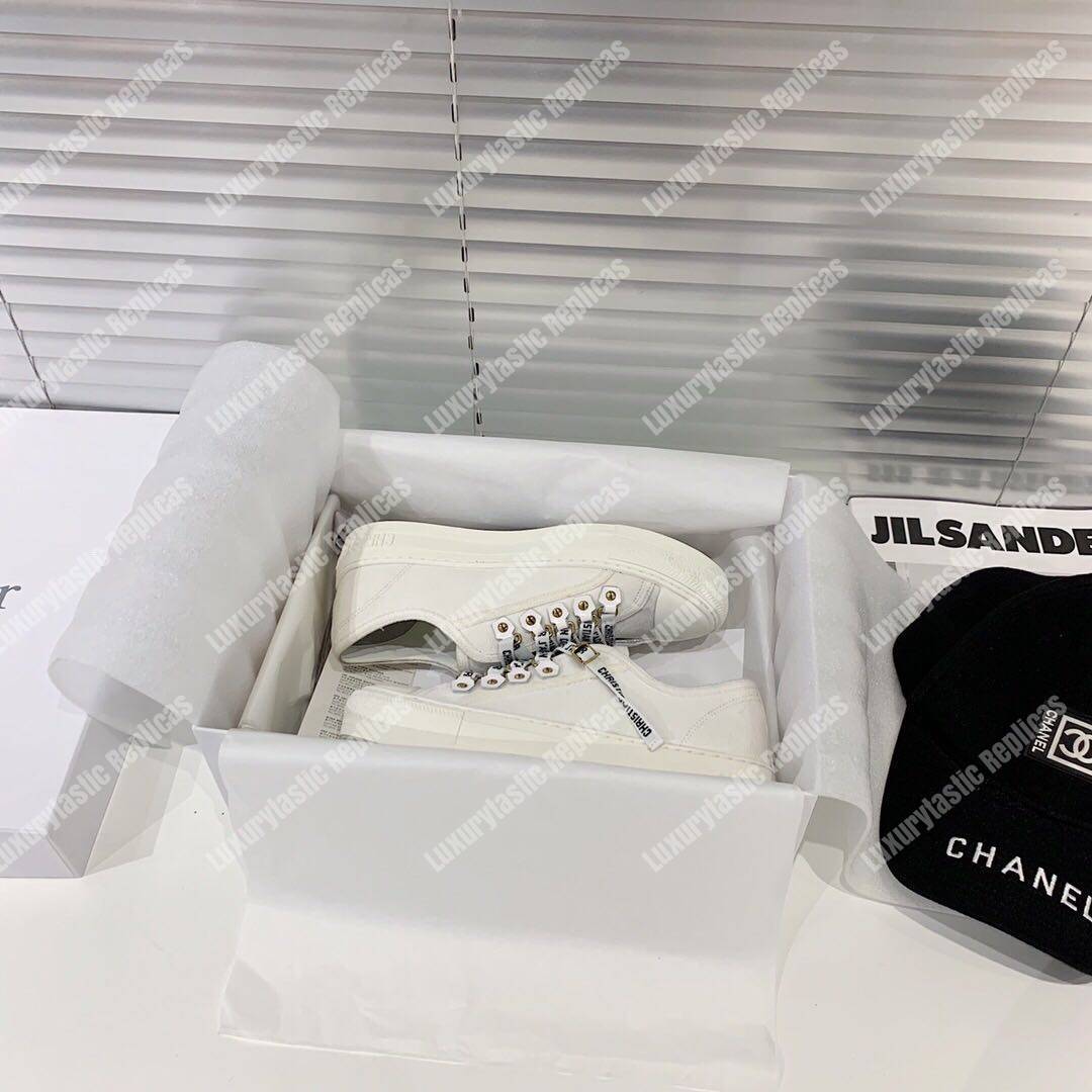 D*or walk’n’D*or low-top sneaker in white canvas