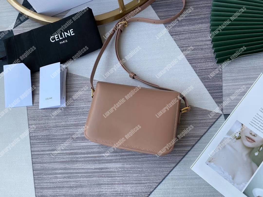Ce**e teen triomphe bag in shiny calfskin nude