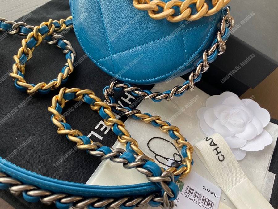 Ch*el 19 clutch with chain blue