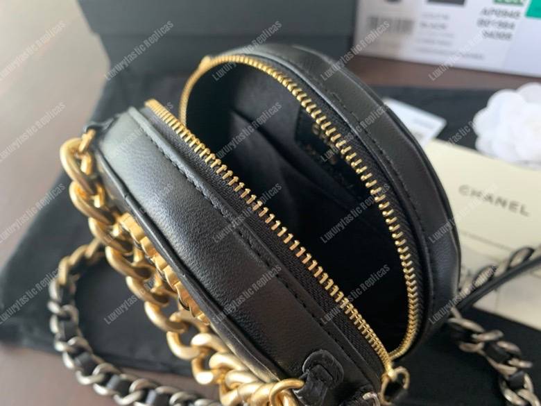 Ch*el 19 clutch with chain black