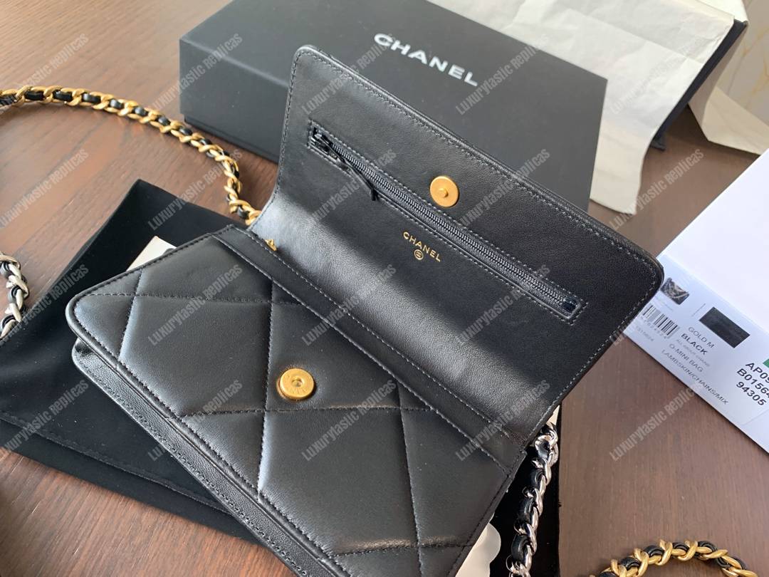 Ch*el 19 wallet on chain black