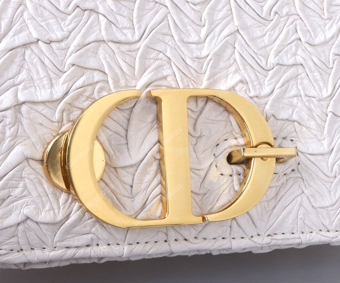 D*or wavy-effect 30 montaigne bag with chain white