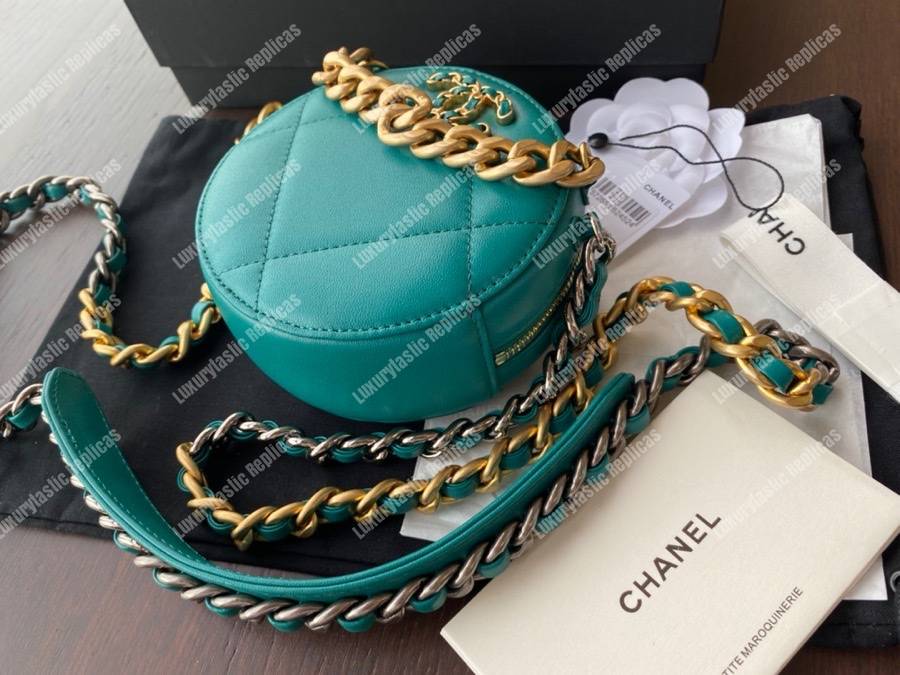 Ch*el 19 clutch with chain turquoise