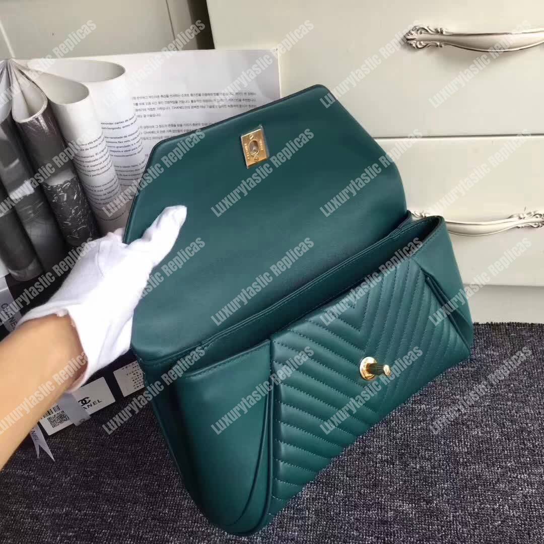 Ch*el reversed clutch green