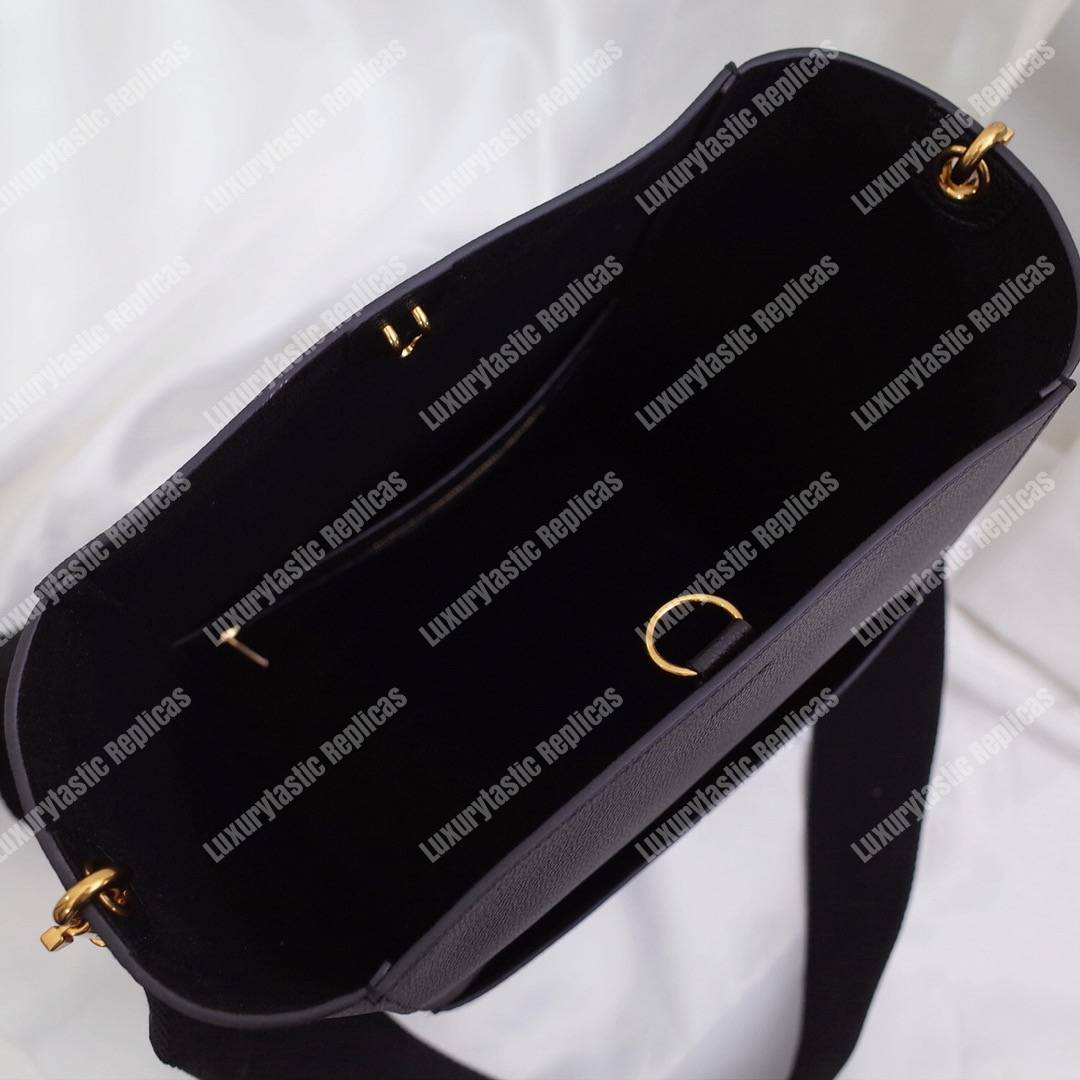 Ce**e sangle bucket bag in soft grained calfskin black