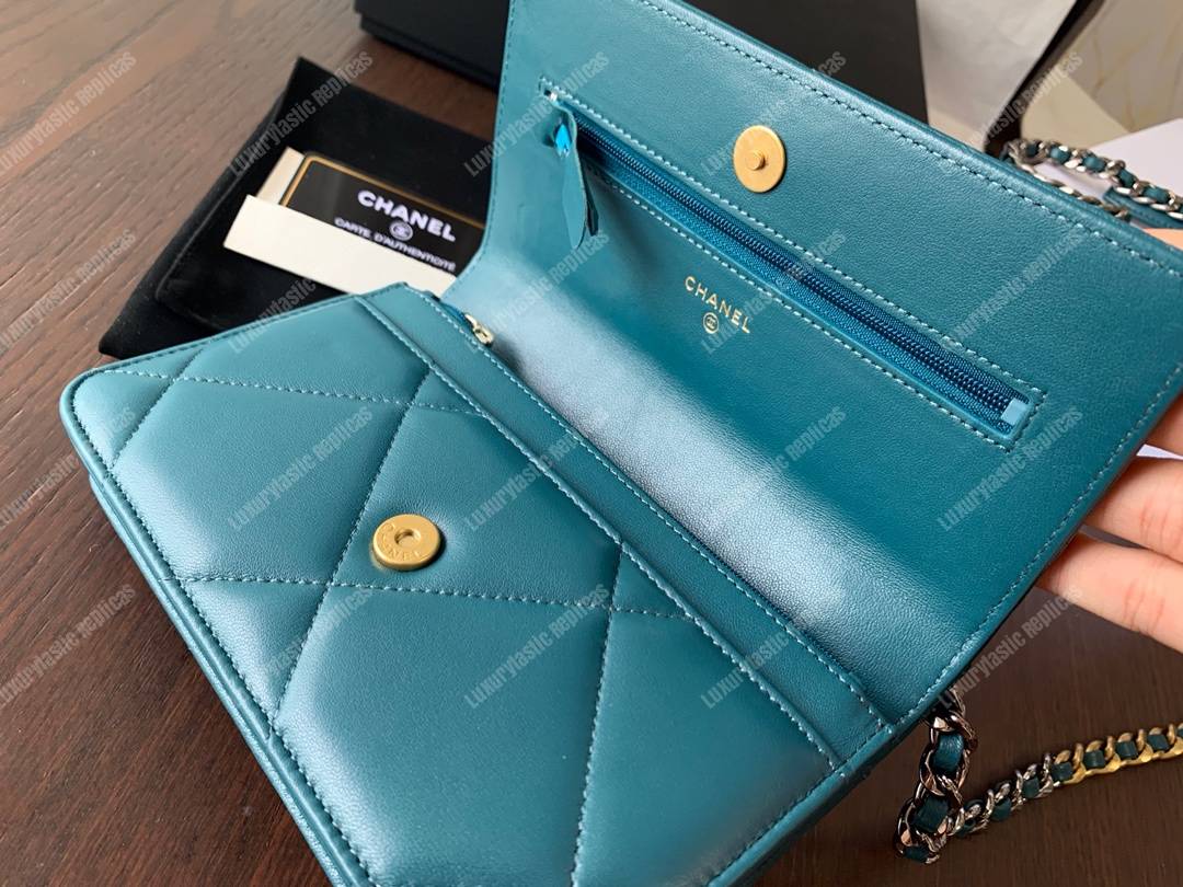 Ch*el 19 wallet on chain turquoise