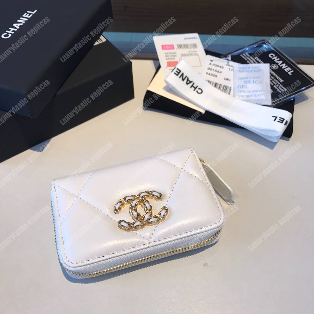 Ch*el 19 zipped coin purse white