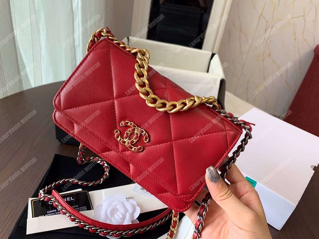 Ch*el 19 wallet on chain red