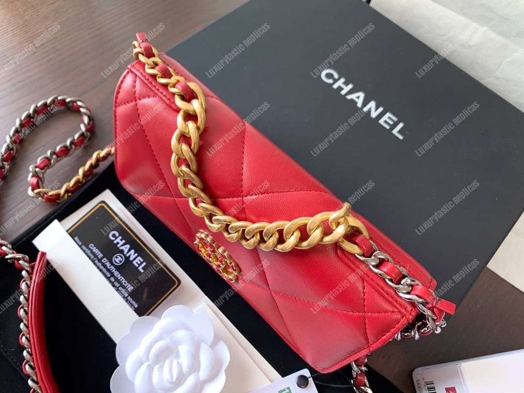 Ch*el 19 wallet on chain red