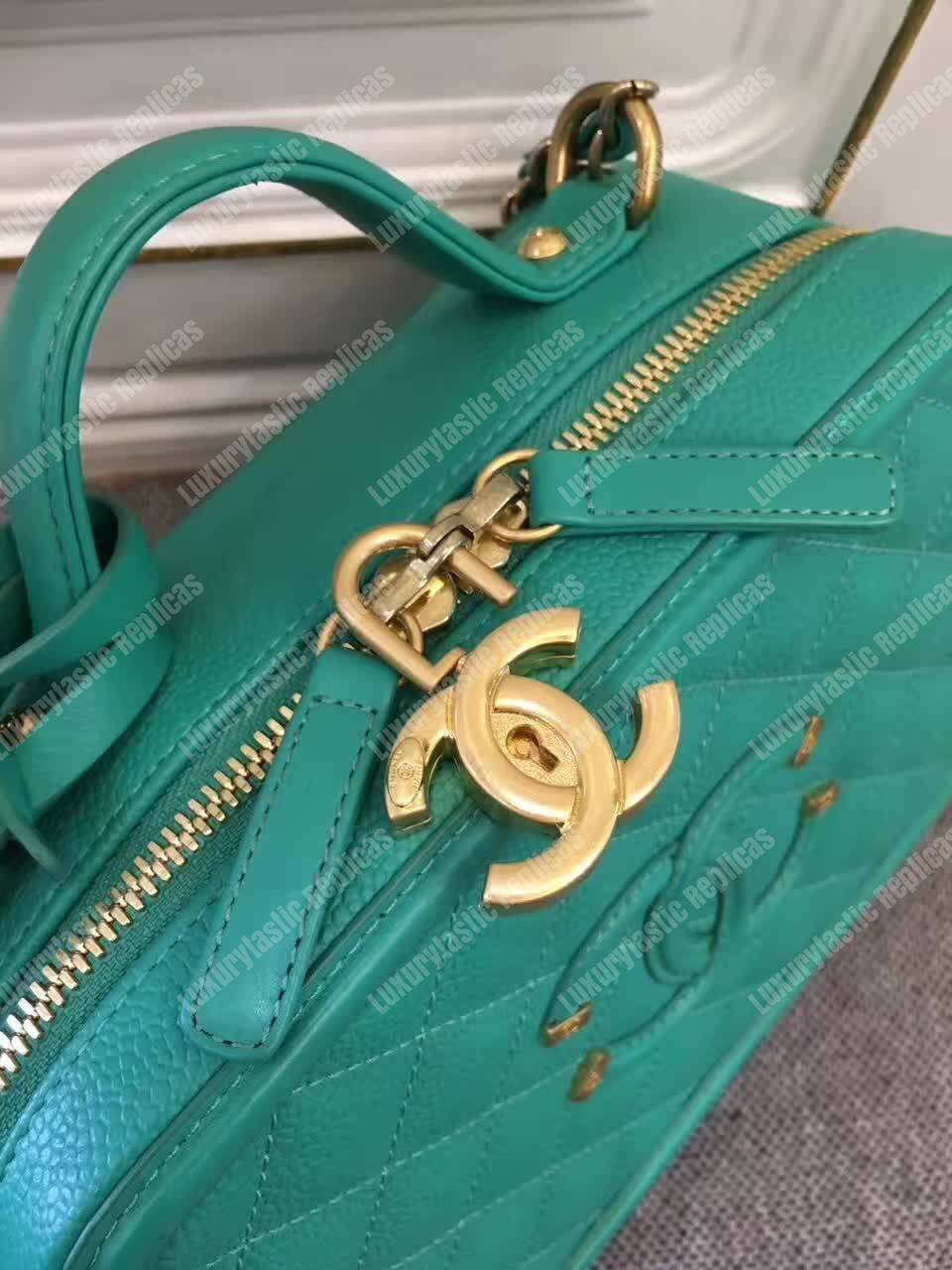 Ch*el large vanity case green