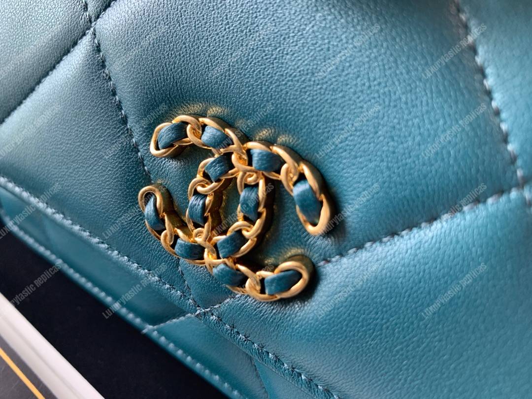Ch*el 19 wallet on chain turquoise