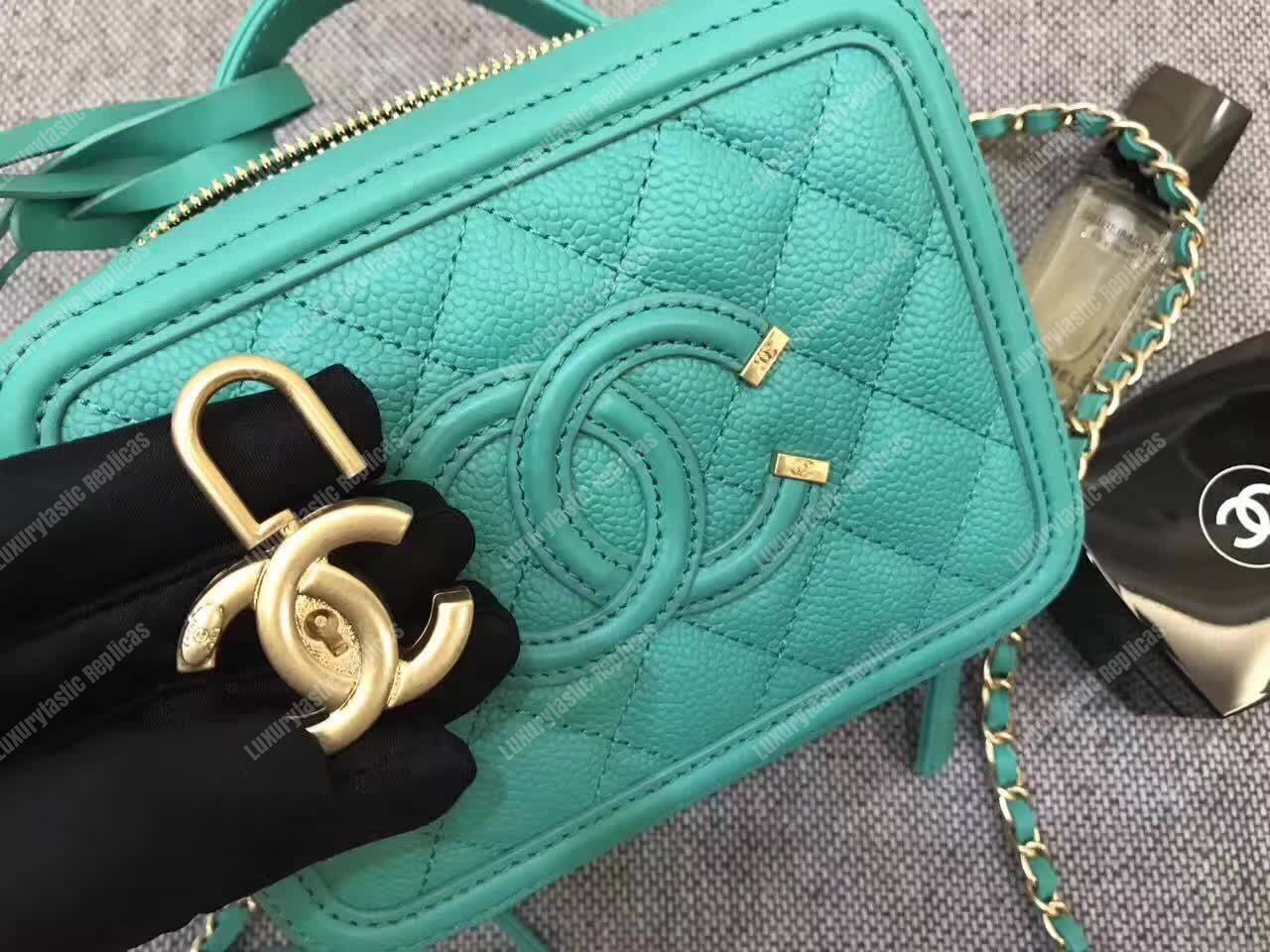 Ch*el large vanity case green