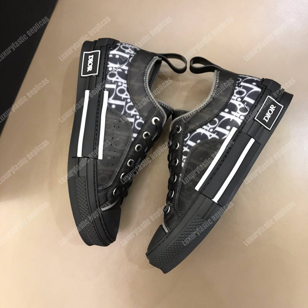 D*or “b23” low-top D*or oblique sneaker